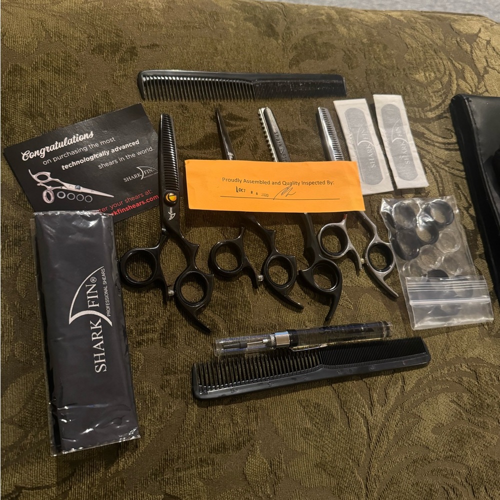 SharkFin shears Right handed complete student set.
